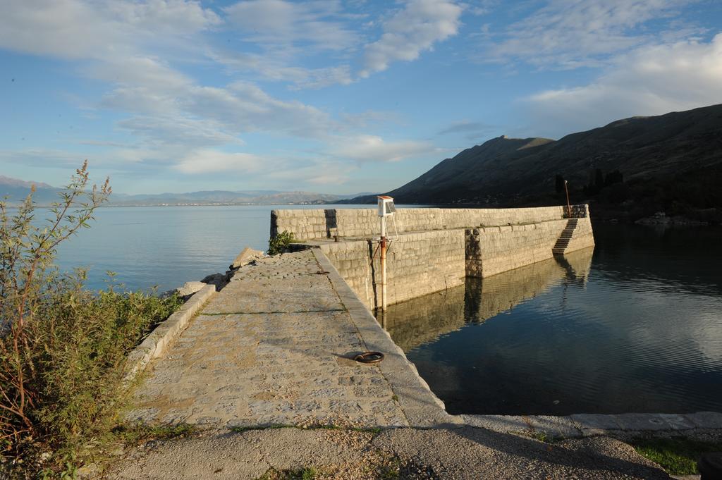 Holiday Home Skadar Lake Arbnes Rom bilde