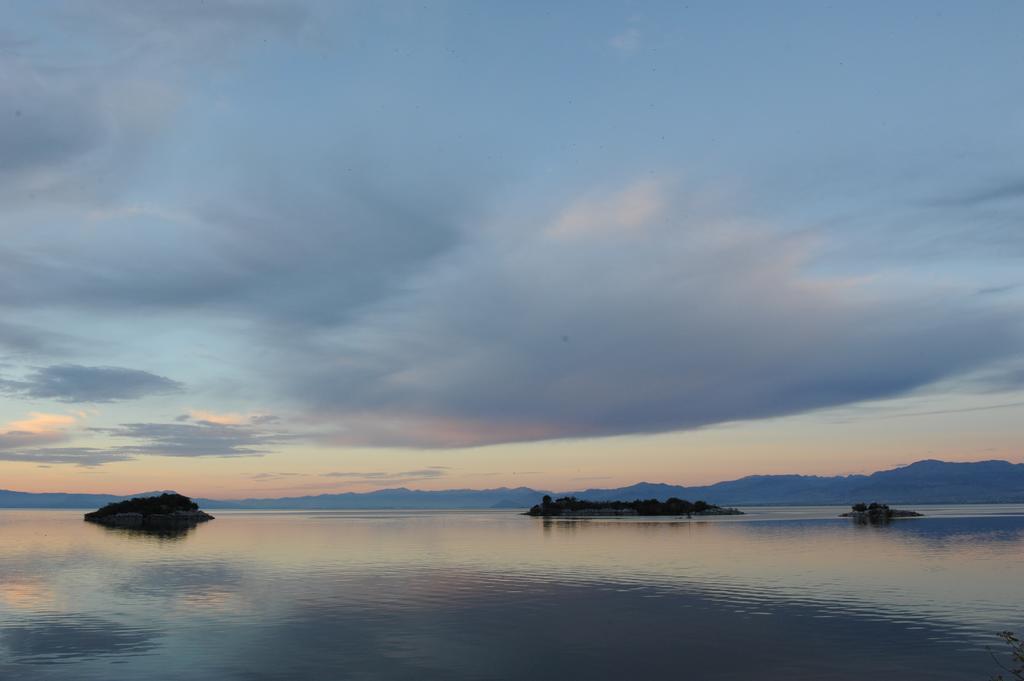 Holiday Home Skadar Lake Arbnes Rom bilde